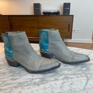 Freebird RULE boots! Turquoise and Grey, zippered back.